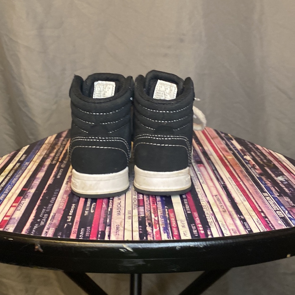 Levi’s High Top Shoes - Picture 3 of 7